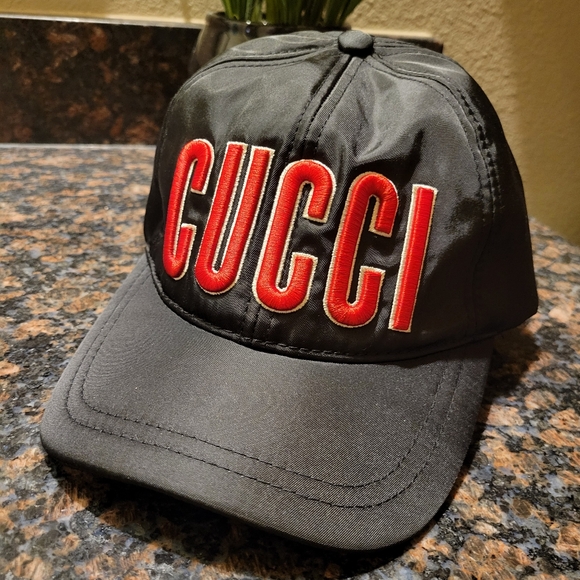 Gucci Black Cap with Red Lettering - Picture 1 of 10